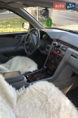 Седан Mercedes-Benz E-Class 1999 в 