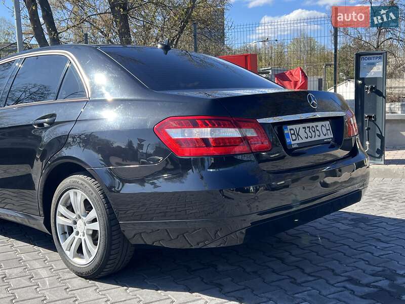 Седан Mercedes-Benz E-Class 2010 в Ровно