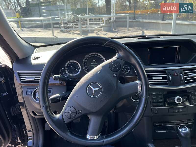 Седан Mercedes-Benz E-Class 2010 в Ровно