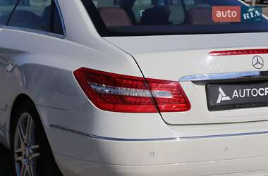 Купе Mercedes-Benz E-Class 2011 в 