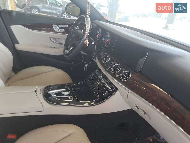 Седан Mercedes-Benz E-Class 2016 в Львове