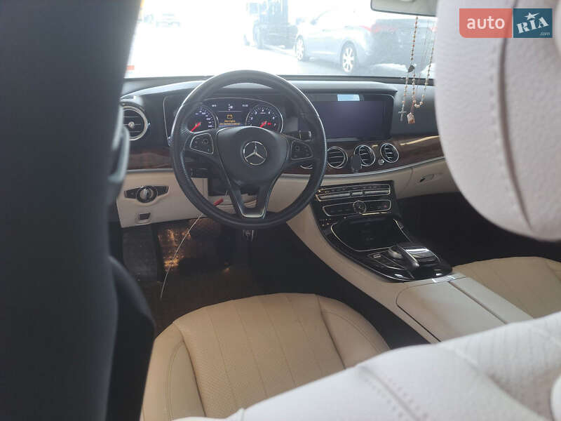 Седан Mercedes-Benz E-Class 2016 в Львове