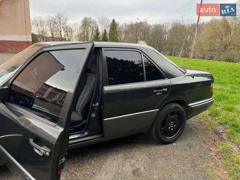 Седан Mercedes-Benz E-Class 1995 в Ивано-Франковске
