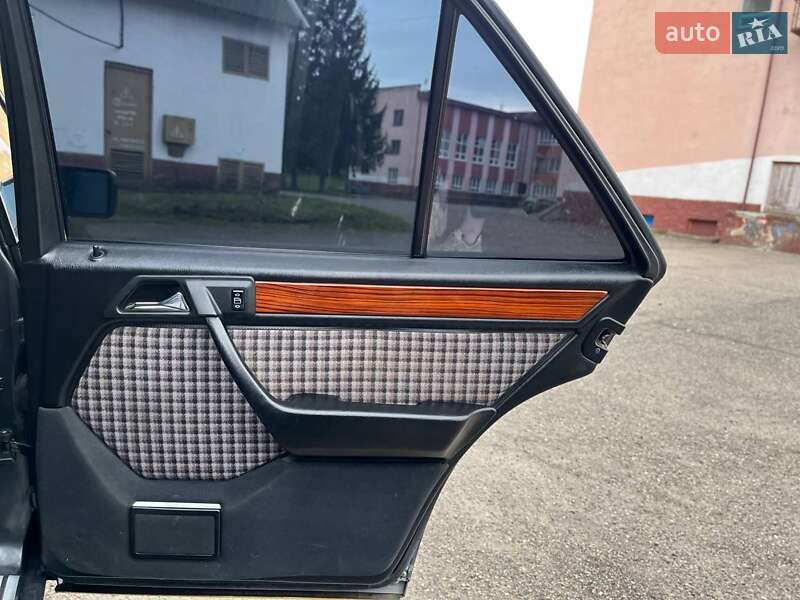 Седан Mercedes-Benz E-Class 1995 в Ивано-Франковске