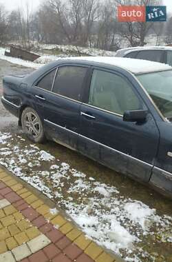 Седан Mercedes-Benz E-Class 1995 в 