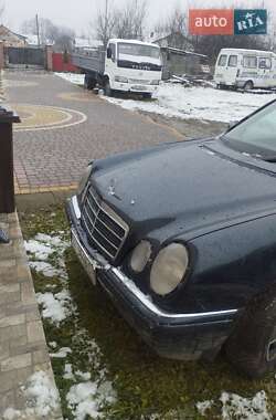 Седан Mercedes-Benz E-Class 1995 в 