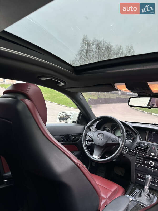 Купе Mercedes-Benz E-Class 2011 в Ровно фото 5 Купе Mercedes-Benz E-Class 2011 в Ровно