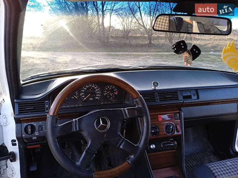 Седан Mercedes-Benz E-Class 1994 в Луцке