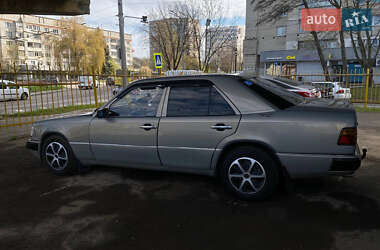Седан Mercedes-Benz E-Class 1990 в 