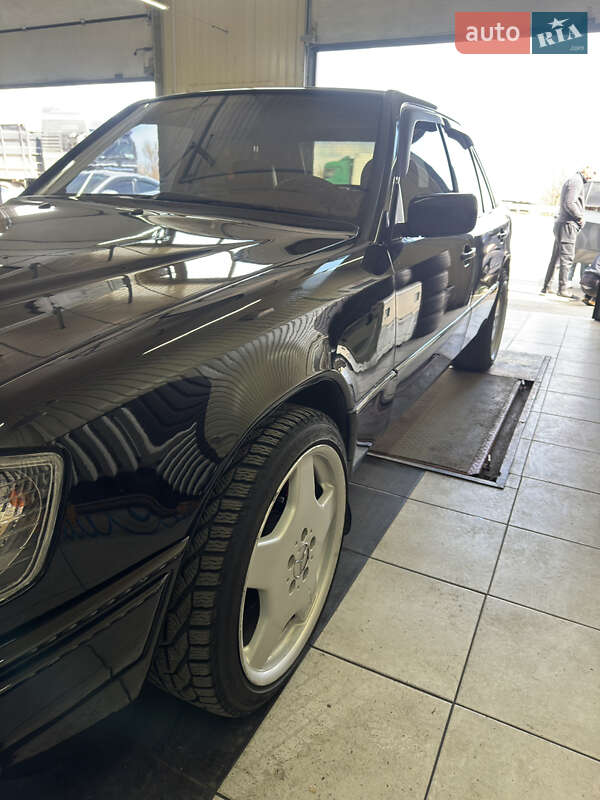Mercedes-Benz E-Class 1985