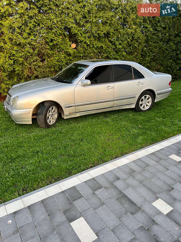 Mercedes-Benz E-Class 2001