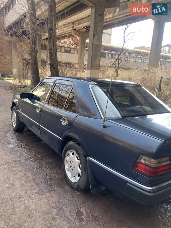 Седан Mercedes-Benz E-Class 1987 в Кривом Роге