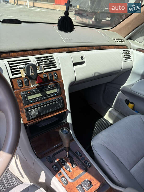 Седан Mercedes-Benz E-Class 1999 в Одессе