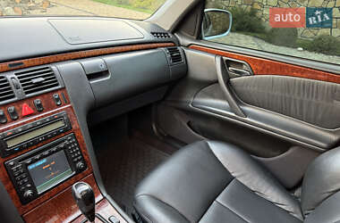 Седан Mercedes-Benz E-Class 2001 в 