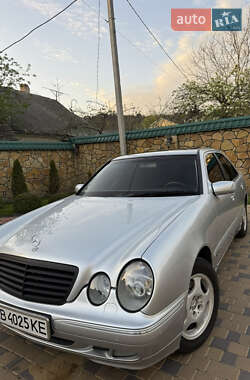 Седан Mercedes-Benz E-Class 2001 в 