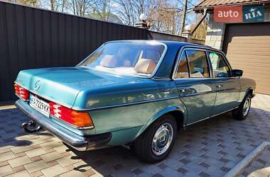 Седан Mercedes-Benz E-Class 1980 в 