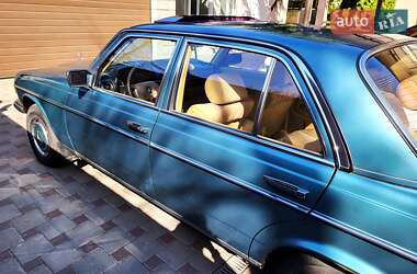 Седан Mercedes-Benz E-Class 1980 в 