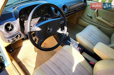 Седан Mercedes-Benz E-Class 1980 в 