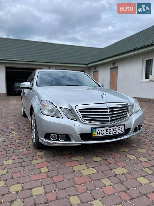 Седан Mercedes-Benz E-Class 2011 в Любомлі
