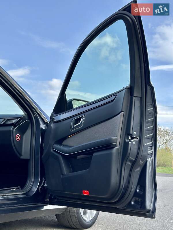 Седан Mercedes-Benz E-Class 2010 в Бурштині
