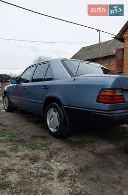 Седан Mercedes-Benz E-Class 1989 в 