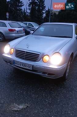Седан Mercedes-Benz E-Class 2001 в 