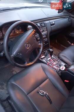 Седан Mercedes-Benz E-Class 2001 в 
