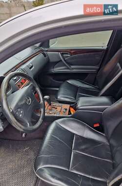 Седан Mercedes-Benz E-Class 2000 в 
