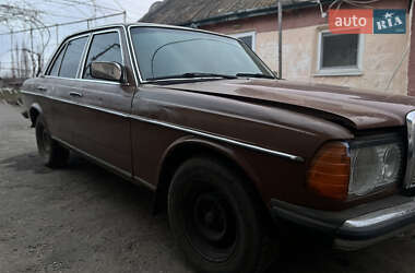 Седан Mercedes-Benz E-Class 1980 в 