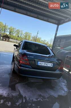Седан Mercedes-Benz E-Class 2005 в 