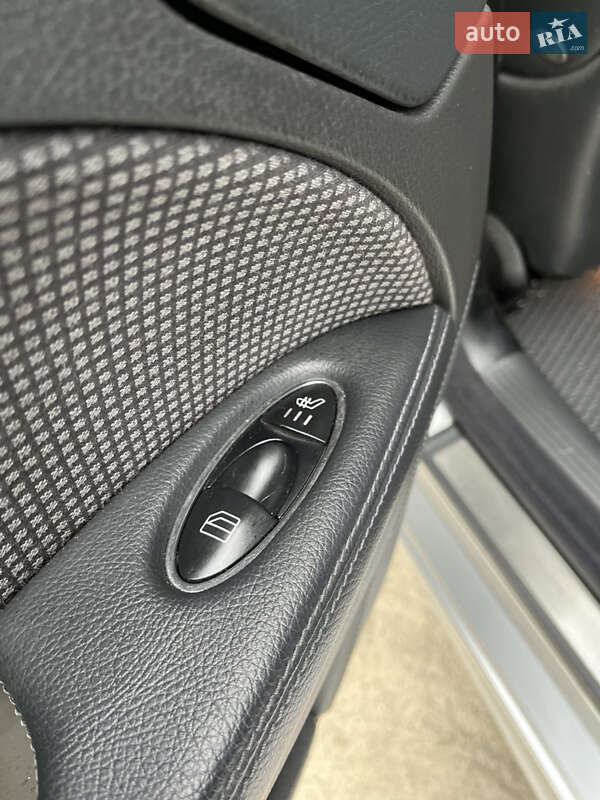 Седан Mercedes-Benz E-Class 2003 в Вознесенске