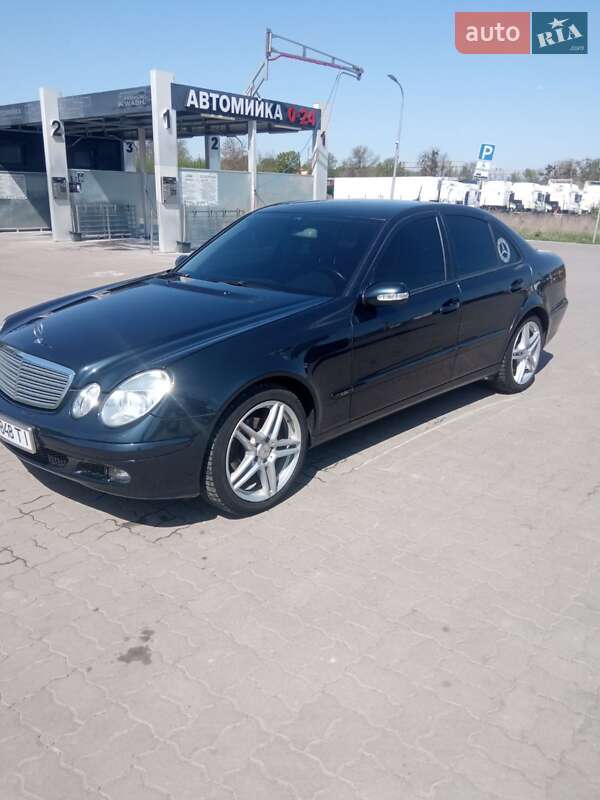 Седан Mercedes-Benz E-Class 2002 в 