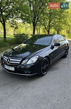Купе Mercedes-Benz E-Class 2010 в 