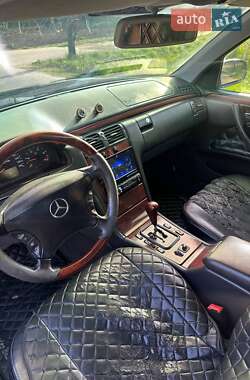Седан Mercedes-Benz E-Class 2000 в 