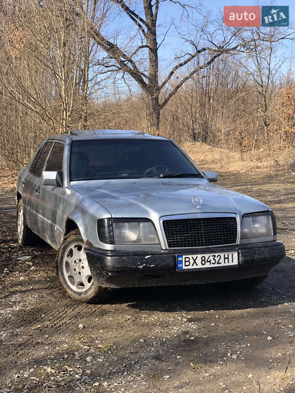 Седан Mercedes-Benz E-Class 1987 в 