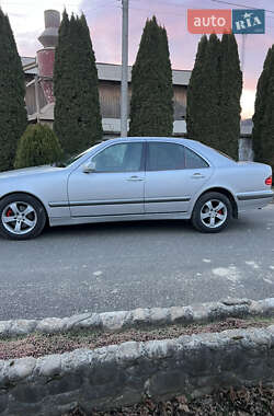 Седан Mercedes-Benz E-Class 2001 в 