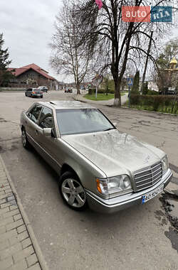 Седан Mercedes-Benz E-Class 1992 в 