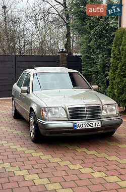 Седан Mercedes-Benz E-Class 1992 в 