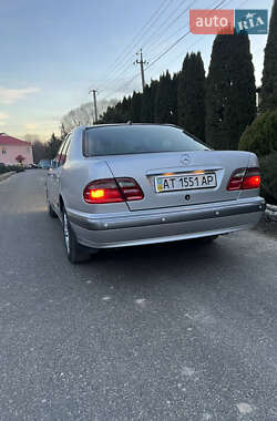 Седан Mercedes-Benz E-Class 2001 в 