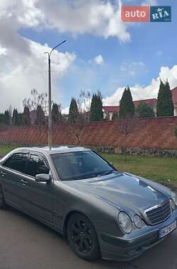 Седан Mercedes-Benz E-Class 2000 в 