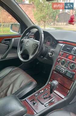 Седан Mercedes-Benz E-Class 2000 в 