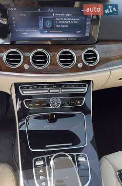 Седан Mercedes-Benz E-Class 2017 в 