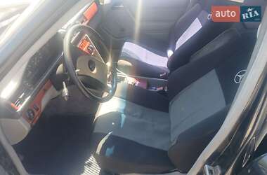 Седан Mercedes-Benz E-Class 1990 в 