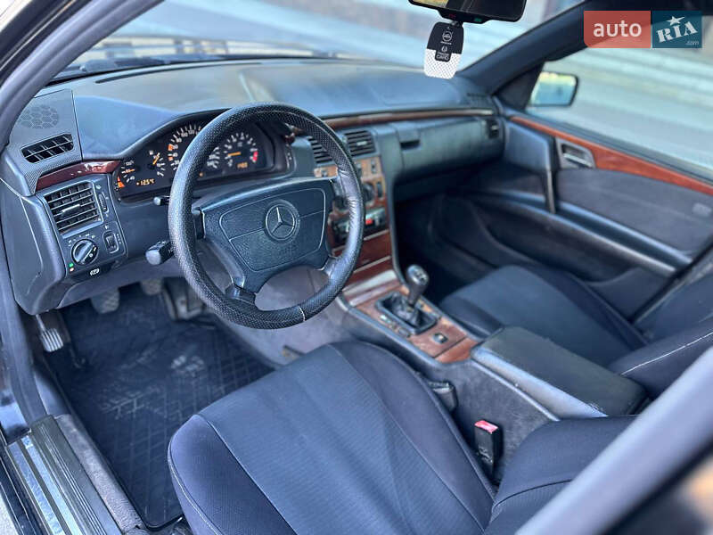 Седан Mercedes-Benz E-Class 1996 в Белой Церкви