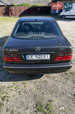 Седан Mercedes-Benz E-Class 2000 в 