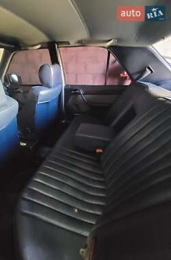 Седан Mercedes-Benz E-Class 1987 в 