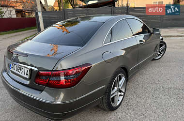 Купе Mercedes-Benz E-Class 2011 в 
