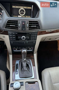 Купе Mercedes-Benz E-Class 2011 в 