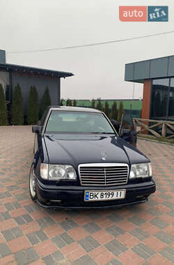 Седан Mercedes-Benz E-Class 1987 в 