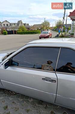 Купе Mercedes-Benz E-Class 1993 в 